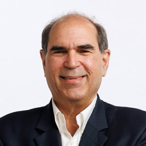Retrato profesional de Alberto Pérez, líder de Capital Markets en Power Financial