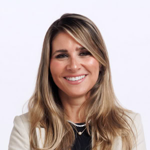 Retrato profesional de Alexandra de San Román, directora de Cumplimiento de Power Financial