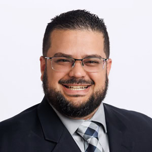 Retrato profesional de Alvin Y. Morales Hernández, CPA y Controller de Power Financial