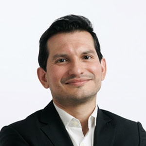 Retrato profesional de Julián Hernández Muñoz, Chief Technology Officer de Power Financial